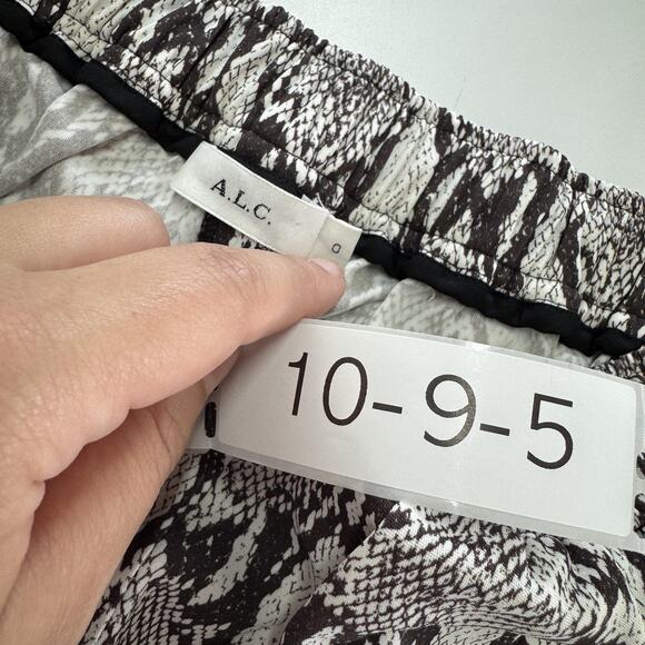 A.L.C. Pants Womens 0 Black White Snake Print Elijah Stretch Tapered Ankle - Picture 5 of 9